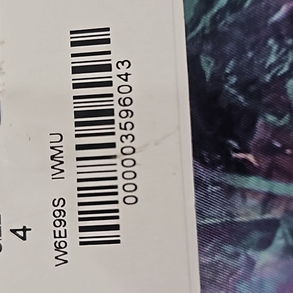 * NWT Lululemon Run: Top Speed Crop Iridescent Multi Size 4 Luxtreme - Picture 9 of 15